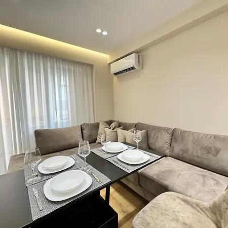 Emm's Central Apartment